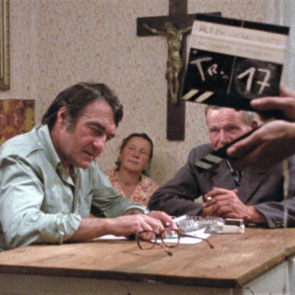 Claude Lanzmann interviewe Henryk Gawkowski, un ancien conducteur de locomotive polonais qui conduisait les trains de déportations vers le camp de Treblinka. Treblinka, Pologne, juillet 1978.